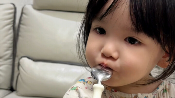 这是个毫无感情的演技派，戏精宝宝