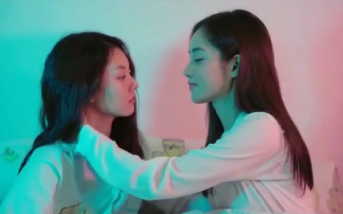 Kissing Asian Tongue Lesbian