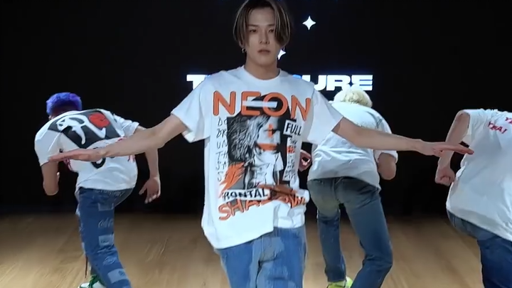 Video terbaru latihan tari versi HELLO RAW untuk lagu baru TREASURE telah dirilis.