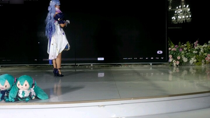 Cosplaying as a robin while wearing 10cm high heels and singing "Hope Has Feathers and Wings" at a c