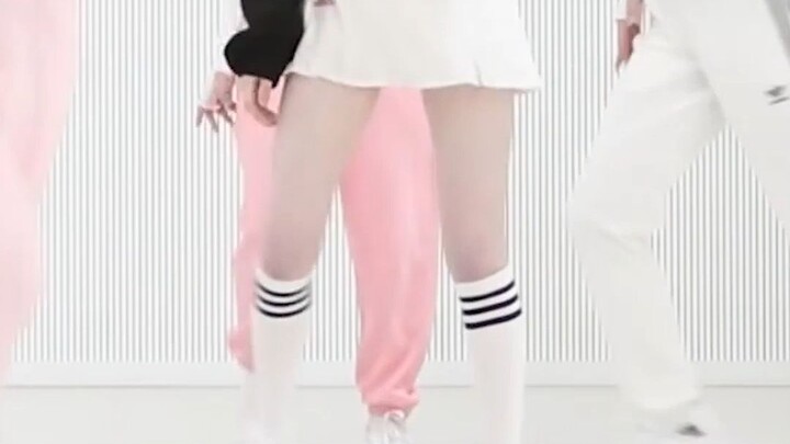 Mengulas para idola wanita Korea dengan kulit putih pucat hingga keabu-abuan—sebuah ulasan yang tida