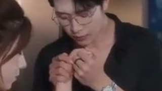 CEO kejam 30 tahun tak terjinakkan, tapi gadis yang dia besarkan jinakkan dia