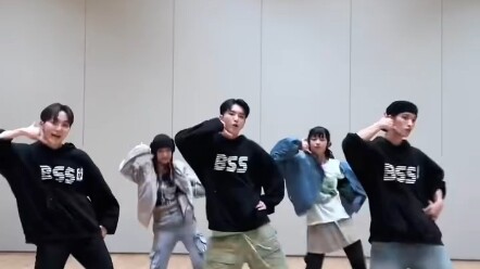 OMG&BSS, menari ini jadi punya cita rasa lain nih, Kwon Soon-young sampai tangan terlihat bayangan k