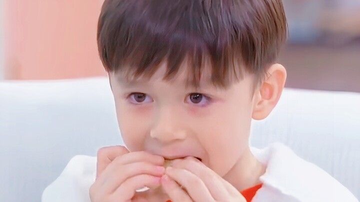 Bắt nạt của người Hàn Quốc đúng là in sâu vào DNA rồi! Cậu ấy như một mặt trời nhỏ, vậy mà William g