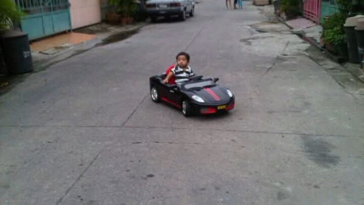 ตลกชวน3คนพาไปเดินในซอยบ้านเราแล้วก็ เป็นเพื่อนสนิทด้วยกันนะครับ | PJ Channel