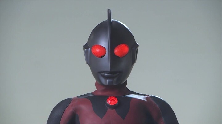 Dark Ultraman รุ่นแรกมาถึงแล้ว และ Galaxy ก็ใช้ Galaxy Holy Sword โดยไม่คาดคิด เขากลายเป็น Dark Seve