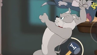 Tom and Jerry Mobile Game: Jerry was chased by Tom, and he cleverly used Spike to kill Tom