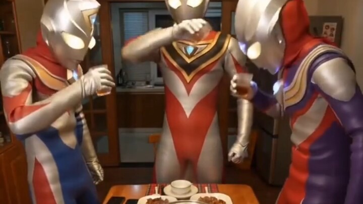 Ultraman ghé thăm