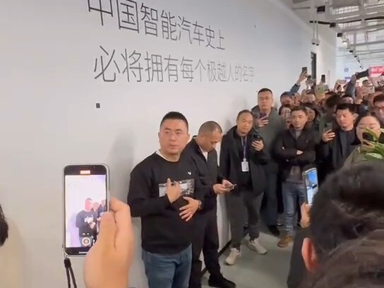 It’s blown up: After Jidu announced it’s disbanding on the spot, its CEO is being besieged.