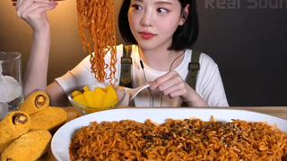 SUB) Hot and Spicy Chicken Ramen & Bburinkle Hotdog Mukbang ASMR