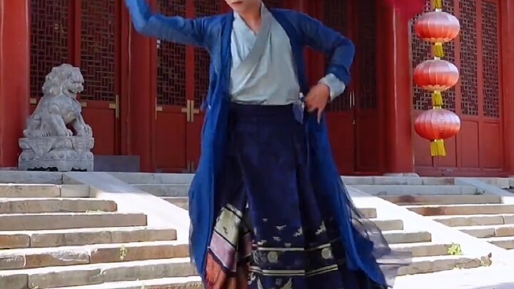 Perlihatkan kostum tradisional Tiongkok "Rok Wajah Kuda" dengan cara menari! Anda bisa belajar darin