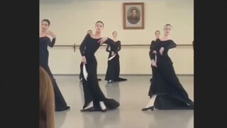 Kỳ thi khiêu vũ nhân vật của Học viện Vaganova