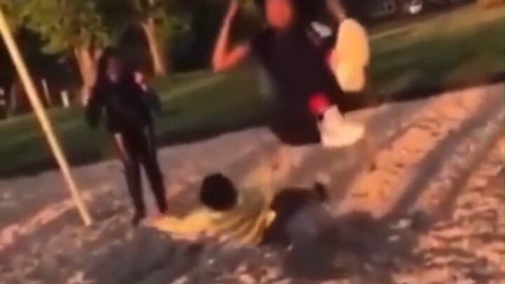 ChatGPT：小朋友吃秋千大餐