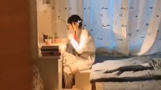 Pada saat itu, dia berubah menjadi cahaya