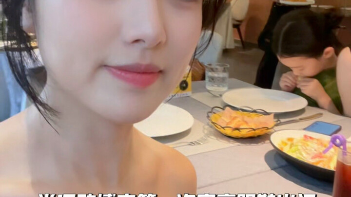 เมื่อฉันใส่รองเท้าผ้าใบจนชิน แล้วลองใส่รองเท้าส้นสูงออกไปข้างนอกเป็นครั้งแรก