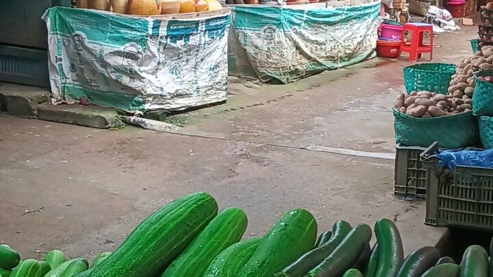 বাজারের  সুন্দর দৃশ্য