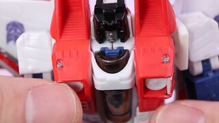 Starscream cổ điển này thật dễ dàng và thú vị! Xứng đáng là “người đàn ông ô tô danh dự”