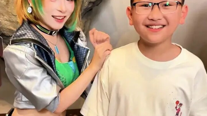 เสี่ยวเส่าปิ่งดูเหมือนจะแพ้สาวๆ ไปแล้ว โตขึ้นเขาจะเสียใจไหมนะ?