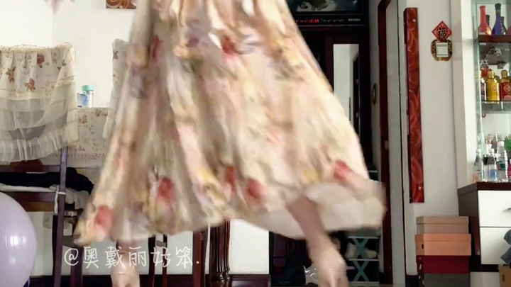 You could totally sell both high heels and tiles at the same time~ Haha!