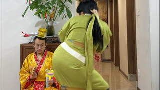 这次经过专业的指导，我精进了我的舞蹈，很好看了。老张也给他有吃有喝的扮上了，都满意了吧该#跳舞#宫宴舞#赵都礼宴挑战赛 #赵都礼宴 #抽象