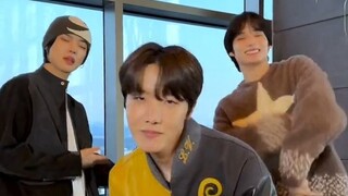 【مكتبة سجلات TXT】230305 تيك توك عندما يلتقي السعادة بالأمل #jhope الزميل الأكبر