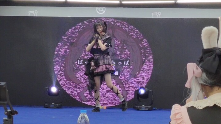 สาวน้อยเวทมนตร์และช็อกโกแลต