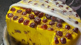 I thought I had encountered a cake assassin... The boss said 300 per pound scared me...