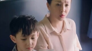 A woman's unintentional act of kindness touched all the passengers on the train. A woman's unintenti