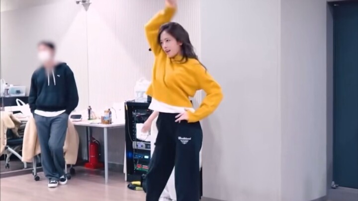 安宥真帅的我头皮发麻的程度