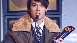 ทันทีที่เพลงราตรีดังขึ้น เจย์ โจวขึ้นรับรางวัล ค่ำคืนแห่งการสถาปนาจักรพรรดิโจว