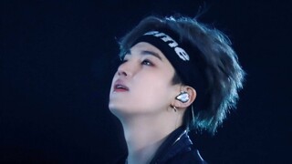 Penampilan memukai Suga BTS di panggung