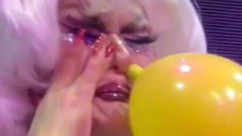 Pertunjukan raksasa! Tiga mimpi ajaib meniup balon dari lubang hidung! Membuat tikus ketakutan!