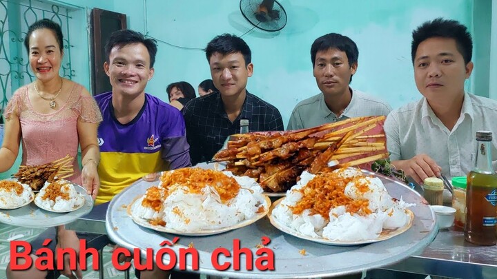 Dẫn Anh Em Đi Ăn Sáng Bánh Cuốn Chả .Thịt Lợn Nướng | Biển Nguyễn ngọc.