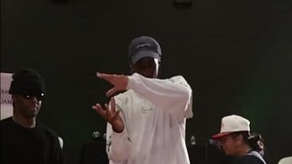 لقد كنت أرغب في رؤية Slim Boogie يرقص هذه الأغنية لفترة طويلة.