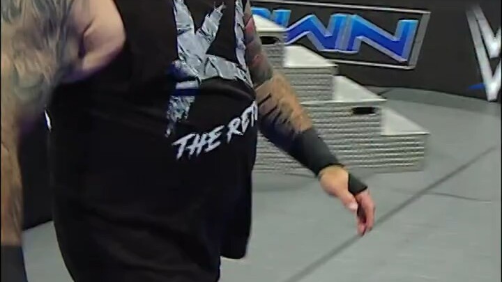 Wee one thing about CMpunk respects announce desks😆