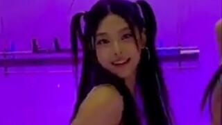 【Haerin】Hanni: Haerin sangat menawan saat menari hip-hop