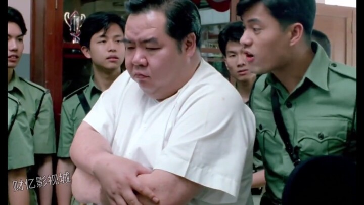 قائد عسكري شهير من جيله، تشن تشي تشاو، الذي تفوق مكانةً بكثير أربعة من كبار مراقبي الشرطة، في الفيلم