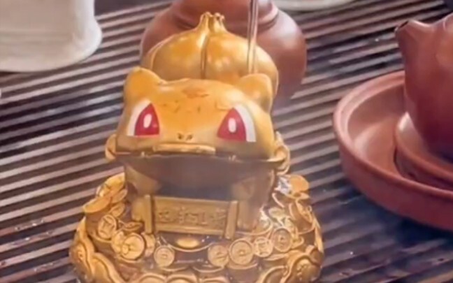 Thấy cư dân mạng mua cho bố món trà cưng Kim Thiền giống Mewtu của Nhật, tự dưng Pikachu trong tay m