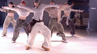 Tôi gọi đó là "bộ sưu tập khiêu vũ toàn diện". Tôi phải thừa nhận rằng Jennie thực sự tuyệt vời... #