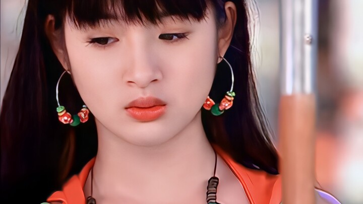 These days, do girl-group idol dramas even feature female leads wearing such extravagant earrings an