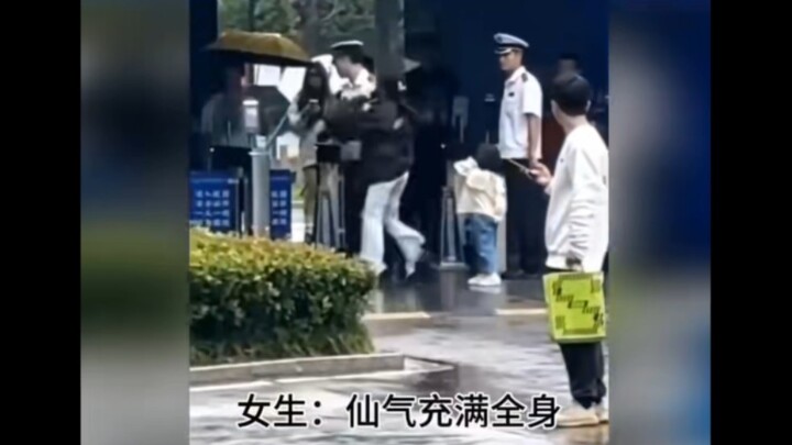 Khoảnh khắc này, anh đã hóa thành ánh sáng.