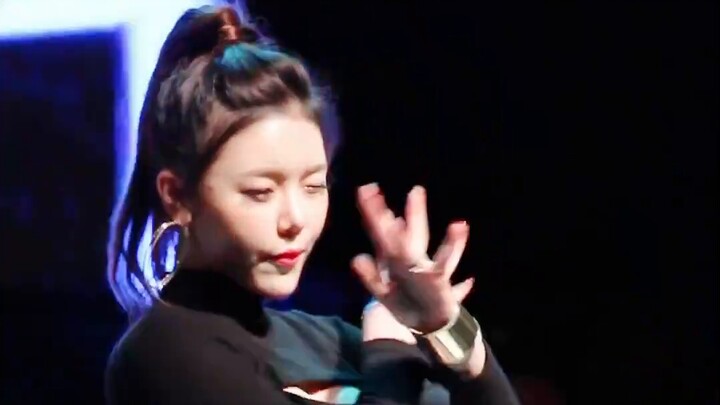 LaySha hot dance fan photo