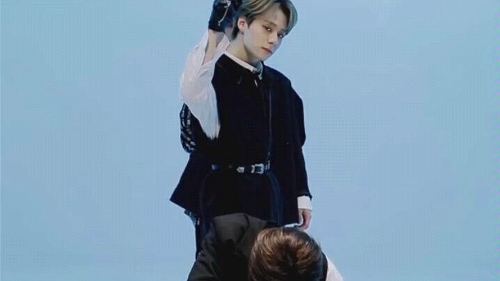 [Tarian Estafet] ONEUS - Valkyrie