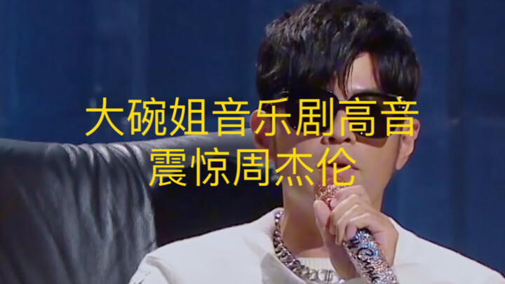 I actually wore my apron on the big stage and even got to hear Jay Chou’s rare, encouraging comments