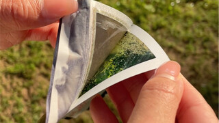 كيف تشعر عندما تُمَزِّقُ أوراقَ التقشير بإنسيابٍ تامٍّ؟ تُمَزِّقُ ورقةً واحدةً وتختفي خمسونَ يوانًا!