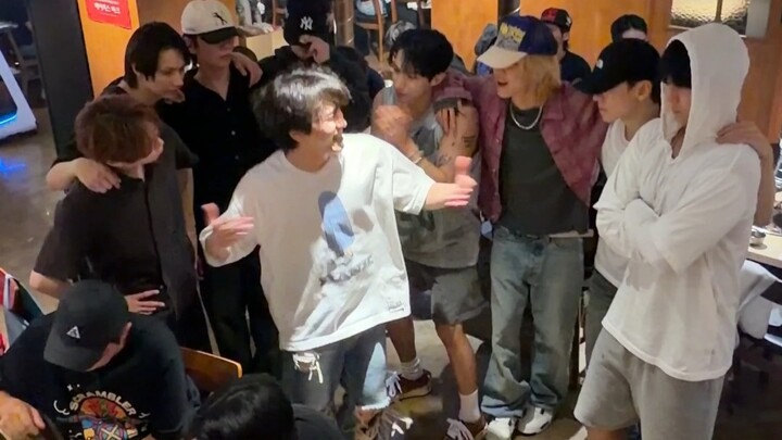 260730 SEVENTEEN Lee Chan DINO cùng các anh trai chơi vui vẻ nào #PartyRockRock Trạm Zero