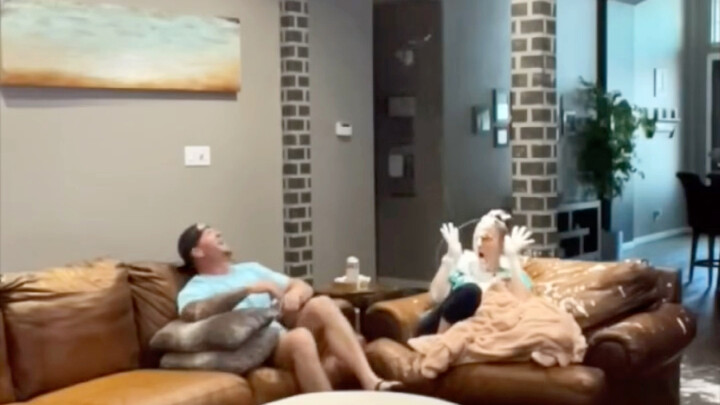 Orang asing memang pandai bermain