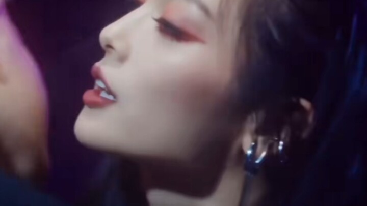 "这姐的趴都好上头"