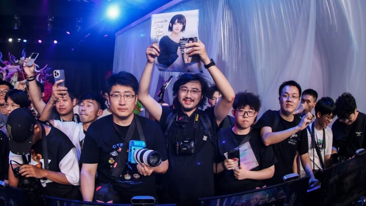 What’s it like taking a photo with top cosplayer Yasal? Everyone can!
