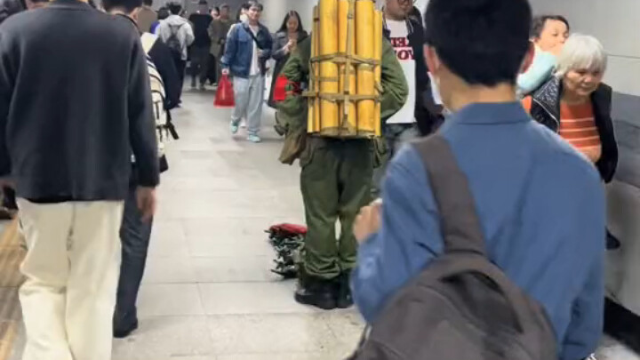 Old Border Checkpoint Officer Yang: I’ve been standing guard here for 10 years.